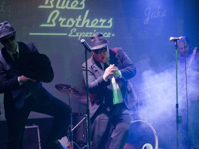 Blues Brothers Experience Dancing
